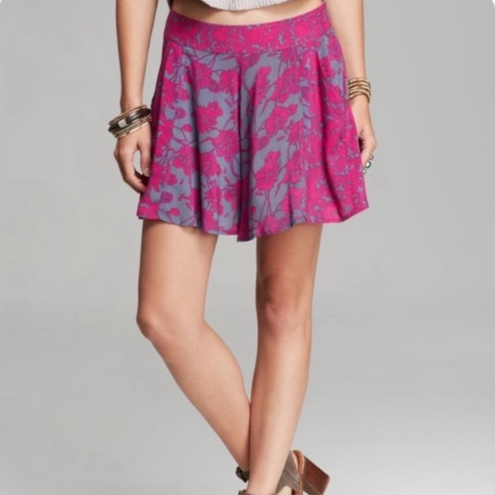 Free People Floral Shorts with Hand Pockets 💕